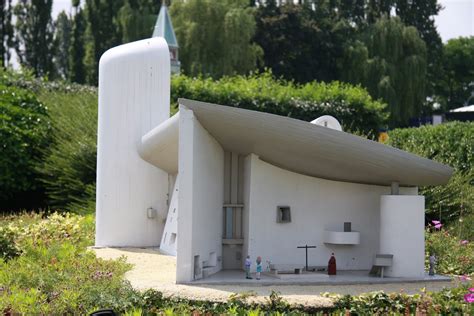 The chapel of Notre Dame du Haut in Ronchamp | Minimalist Home Dezine