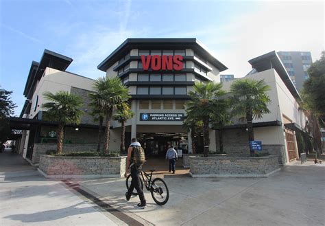 Vons building near Downtown hits the market for $43.3 million • Long ...