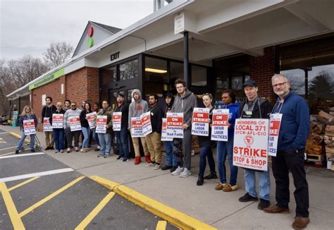 West Hartford Stop & Shop Stores Closed, Workers on Strike - We-Ha ...