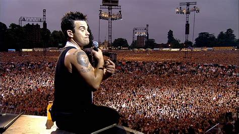 Robbie Williams: Live at Knebworth - Robbie Williams Image (3436501) - Fanpop