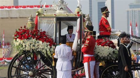 Kirab Bendera Pusaka Merah Putih di Monas