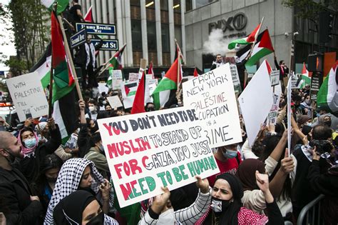 Pro-Palestine and Pro-Israel Protesters Clash as Cease-Fire Announced ...