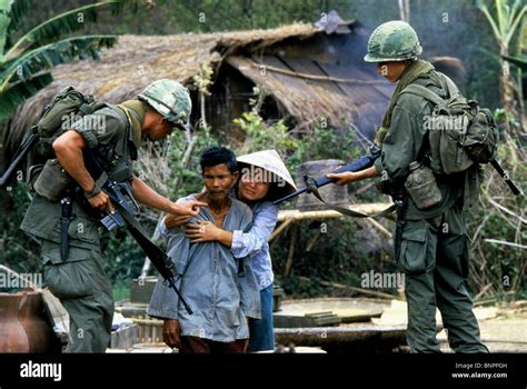 VIETNAM WAR SCENE PLATOON (1986 Stock Photo: 30618801 - Alamy