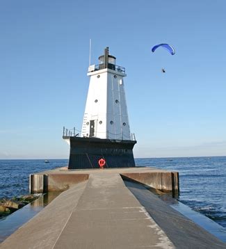 Ludington North Pierhead Lighthouse, Michigan at Lighthousefriends.com