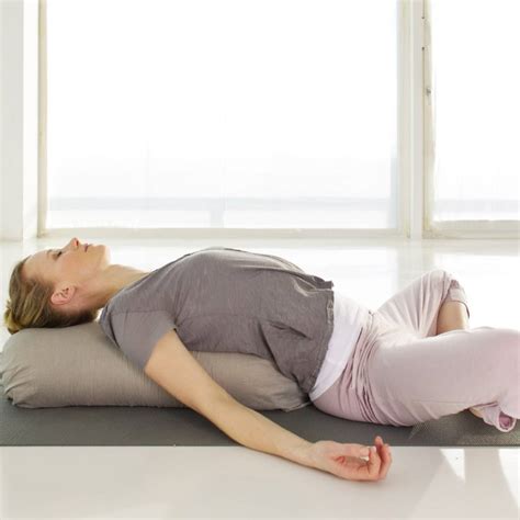 4 ejercicios de yoga para relajar y abrir tus caderas