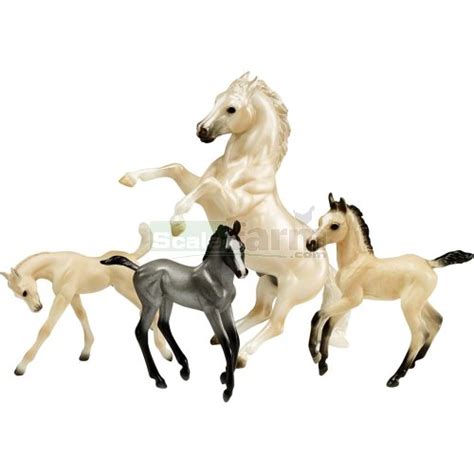 Breyer 1808 - Cloud's Legend - Horse and Foals Set