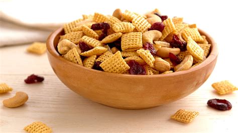 Gluten-Free Honey Nut Chex™ Trail Mix Recipe - BettyCrocker.com