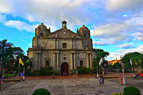 Naga City Visita Iglesia Adventure