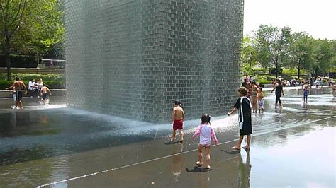 Millennium Park Fountain - YouTube