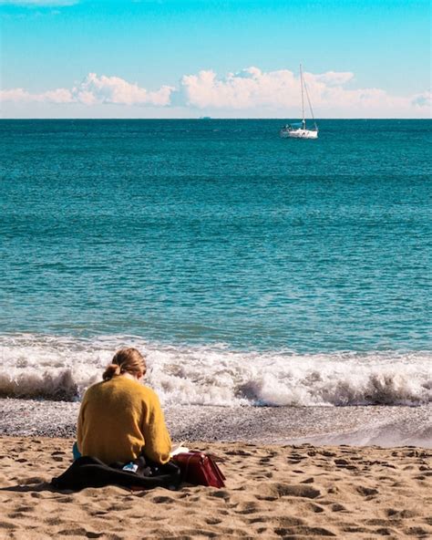 Premium Photo | Girl reading in the beach