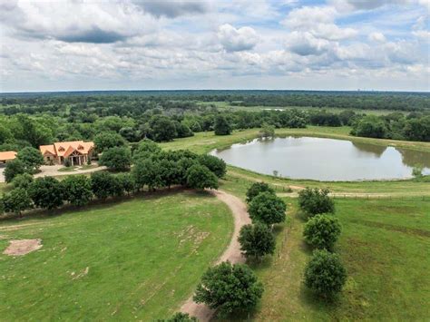 Exquisite Texas Hunting Ranch Overlooking Wixon Creek Valley - LANDFLIP BLOG