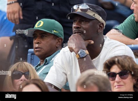 Ahmad rashad and michael jordan hi-res stock photography and images - Alamy