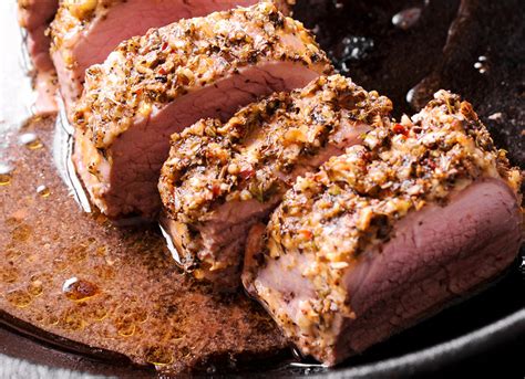Un filet de porc avec une croûte moutarde et ail cuit à la perfection!