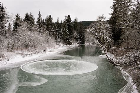 Rare giant ice circle appears briefly in Washington State river -- Earth Changes -- Sott.net