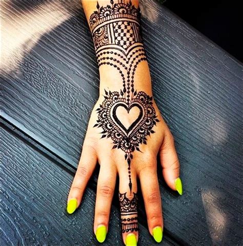 Heart Mehndi Designs: 15 Beautiful And Splendid Henna Works