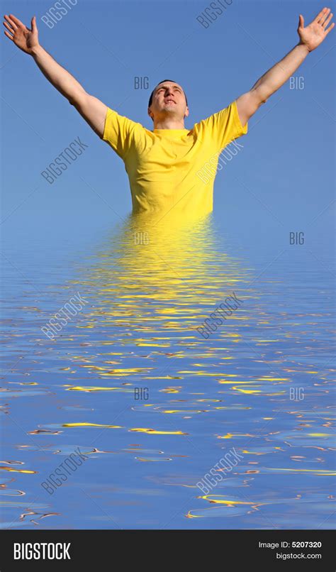 Man Yellow T-shirt Image & Photo (Free Trial) | Bigstock