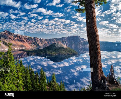 Puffy cloud reflection, Crater Lake and Wizard Island. Crater Lake National Park, Oregon Stock ...