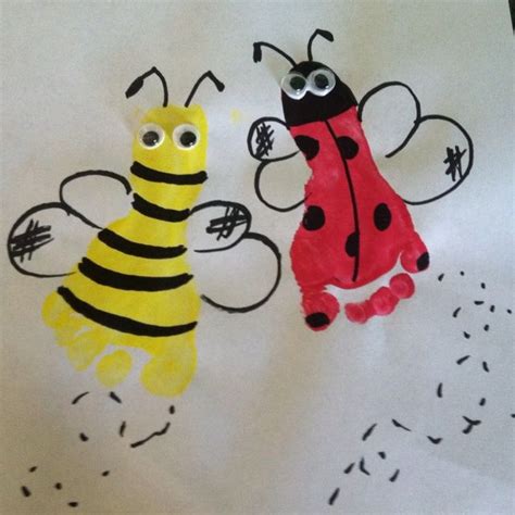 Lady bug & bumble bee baby footprint craft! Bug Crafts, Daycare Crafts, Toddler Crafts, Crafts ...