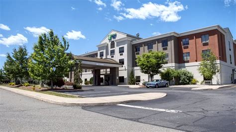 HOLIDAY INN EXPRESS & SUITES NEWTON SPARTA, AN IHG HOTEL $165 ($̶1̶9̶8̶ ...