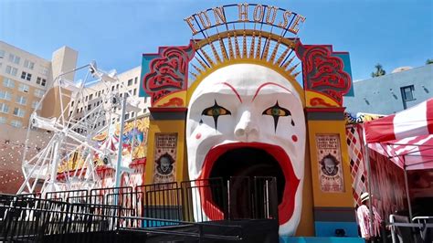 IT Chapter 2 Experience - Haunted House & Carnival Walk Thru Hollywood / Pennywise Pop Up ...