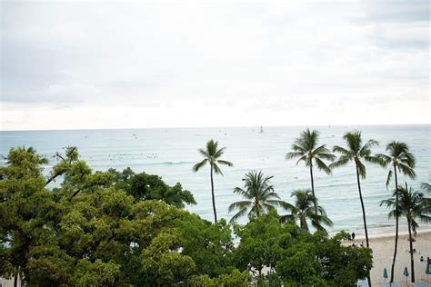 Moana Surfrider Wedding in Waikiki - Oahu Wedding Venue