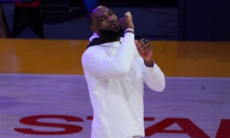 LeBron James posts touching tribute to Kobe Bryant after receiving ...