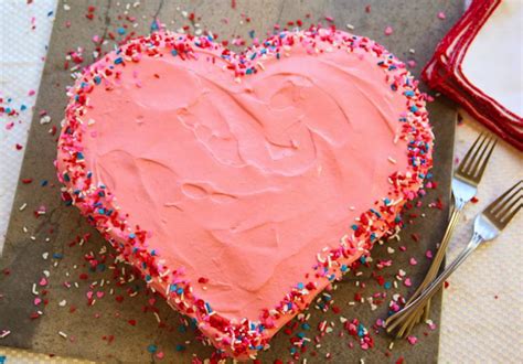 14 Sweet Heart-Shaped Cakes Designs - World inside pictures