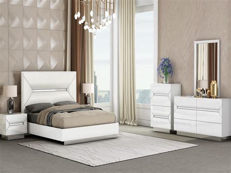 Modern Cypress White 6 PC Queen Bedroom Set. Elegant white colour ...