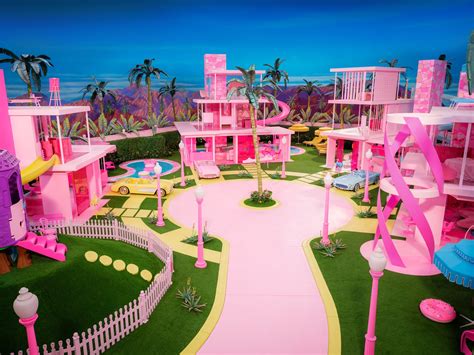 Inside the Barbie Dreamhouse, a Fuchsia Fantasy Inspired by Palm ...