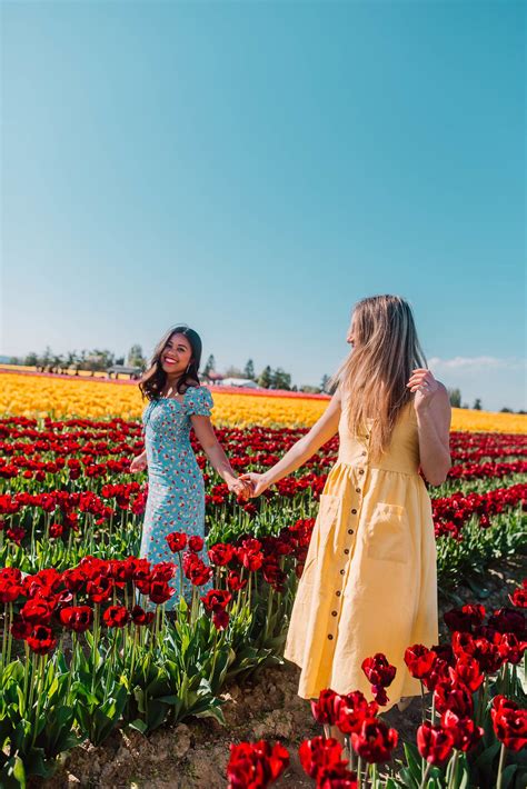 holding hands with your best friend in the tulip field Cute Beach ...