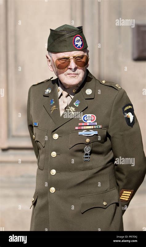 Man in American army uniform at the Welshpool,Powys 2018, 1940’s weekend Stock Photo - Alamy