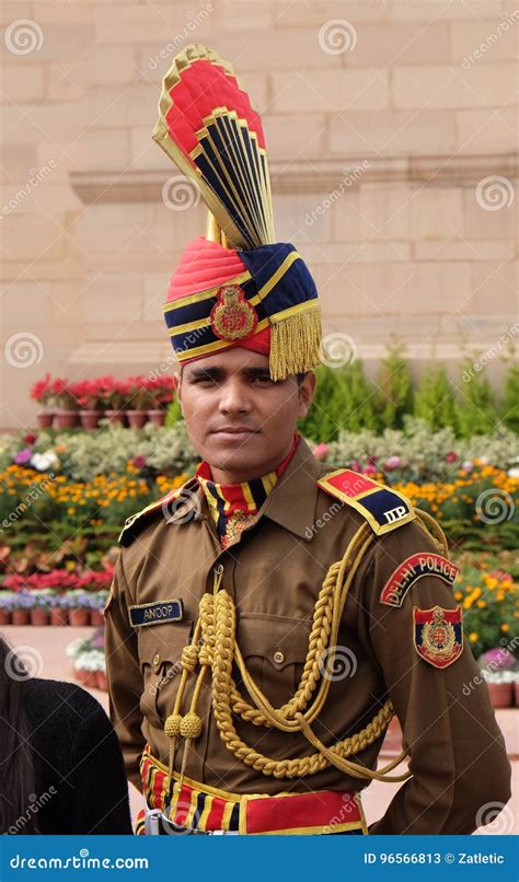 Soldier in Parade Uniform at the India Gate, Delhi Editorial Stock ...