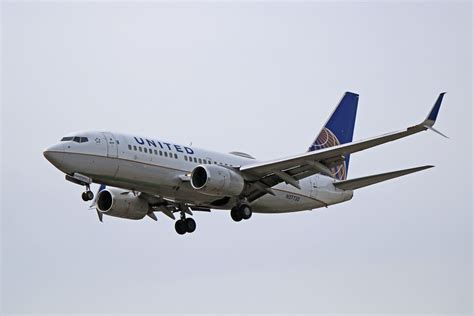 N27733: United Airlines Boeing 737-700 (1st Flew With Continental In '99)