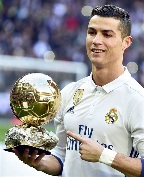 Cristiano Ronaldo Con El Balon De Oro en 2022 | Cristiano ronaldo, Balón de oro, Ronaldo