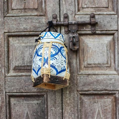 Small beautiful hand-made rice box with blue floral design • Artifactio