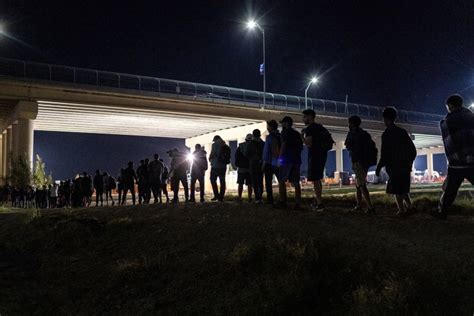 Some supporters of a far-right convoy headed to the Texas border are ...