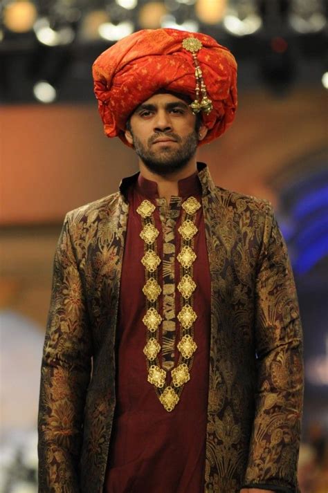 Pakistani men traditional clothing