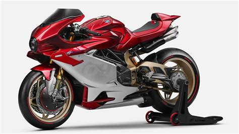 Spec Showdown: Triumph Speed Triple 1200 RR Vs. MV Agusta Superveloce 1000