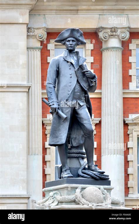 London, England, UK. Statue of Captain James Cook (1728-79) in the Mall ...