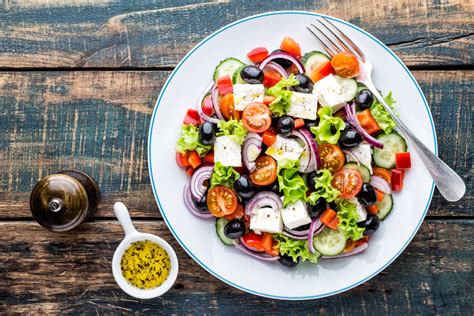 Insalata greca con cetrioli, feta e pomodorini - Ricette light - Melarossa