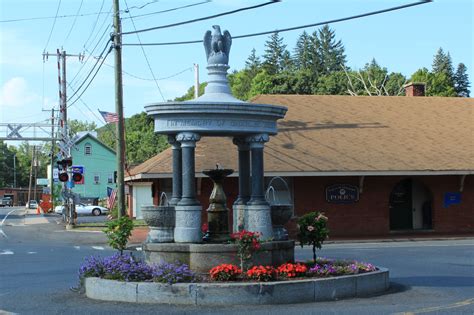 Holt Memorial Fountain, Stafford Springs – CT Monuments.net