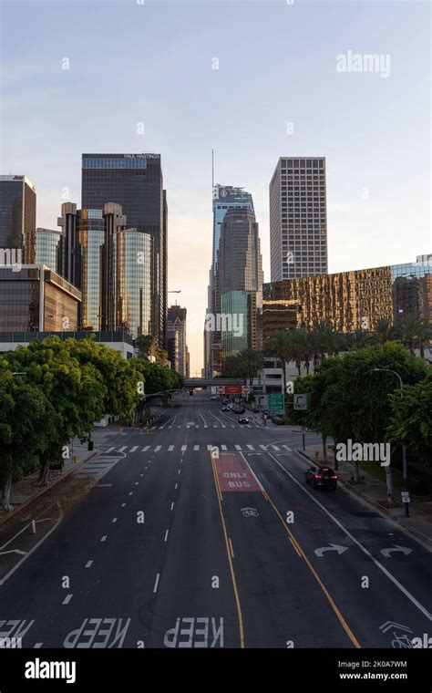 Los Angeles skyline at sunset Stock Photo - Alamy