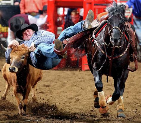 Steer wrestler seizes momentum leading into rodeo finals