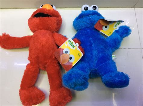 Peluches De Plaza Sésamo Come Galletas ,elmo Son 100% Nuevos - $ 249.00 en MercadoLibre