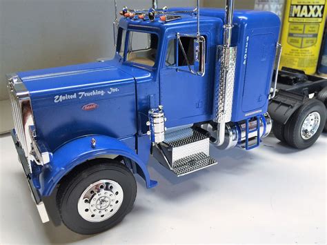 Peterbilt 359 Conventional -- Plastic Model Truck Kit -- 1/25 Scale ...