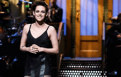 Kristen Stewart accidentally drops F-bomb in anti-Trump SNL monologue