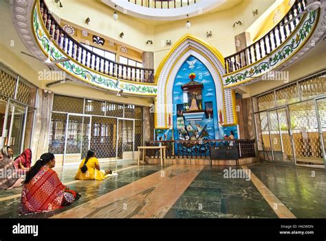 India, Tamil Nadu, basilica, inside, believers, 'Shrine our Lady ...