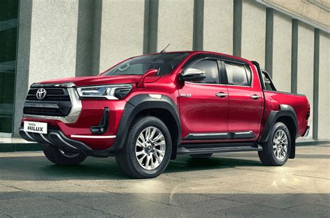 2022 Toyota Hilux India Price Starts At Rs 33.99 Lakh - DellyRanks