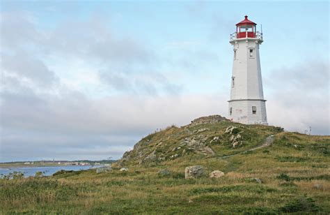 Louisbourg Lighthouse, Nova Scotia Canada at Lighthousefriends.com