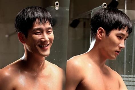 Ahn Bo Hyun Bares His Toned Abs For “Her Private Life” | Soompi